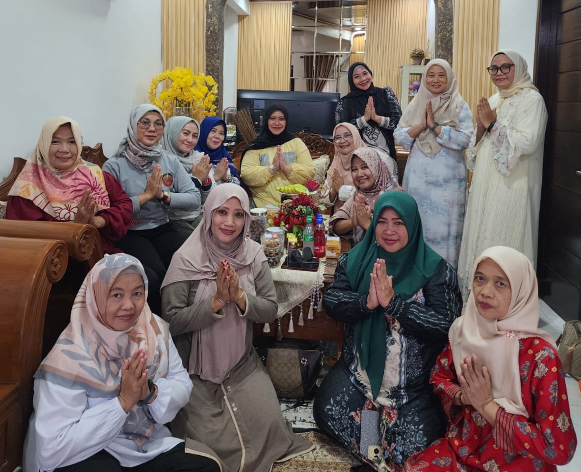 Hangat dan Penuh Tawa, Kader PKK Kelurahan Cipinang Besar Selatan Gelar Halal Bihalal