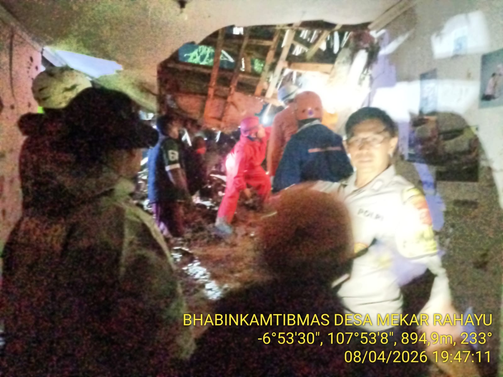 Longsor Terjang Dua Rumah di Sumedang Selatan