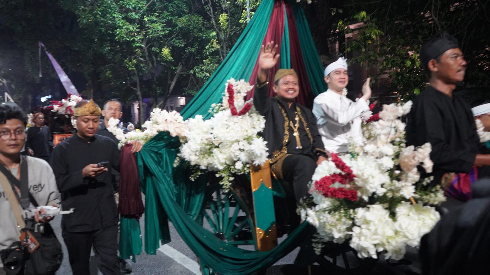 Sumedang Meriahkan Kirab Hari Tatar Sunda, Kuda Renggong Curi Perhatian di Jalanan Bandung