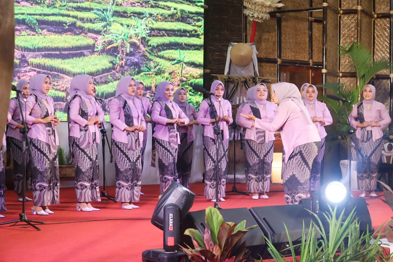 PGRI Ciamis Rebut Juara 1 Puspa Swara Jabar, Harmoni Suara Wanoja Galuh Berjaya