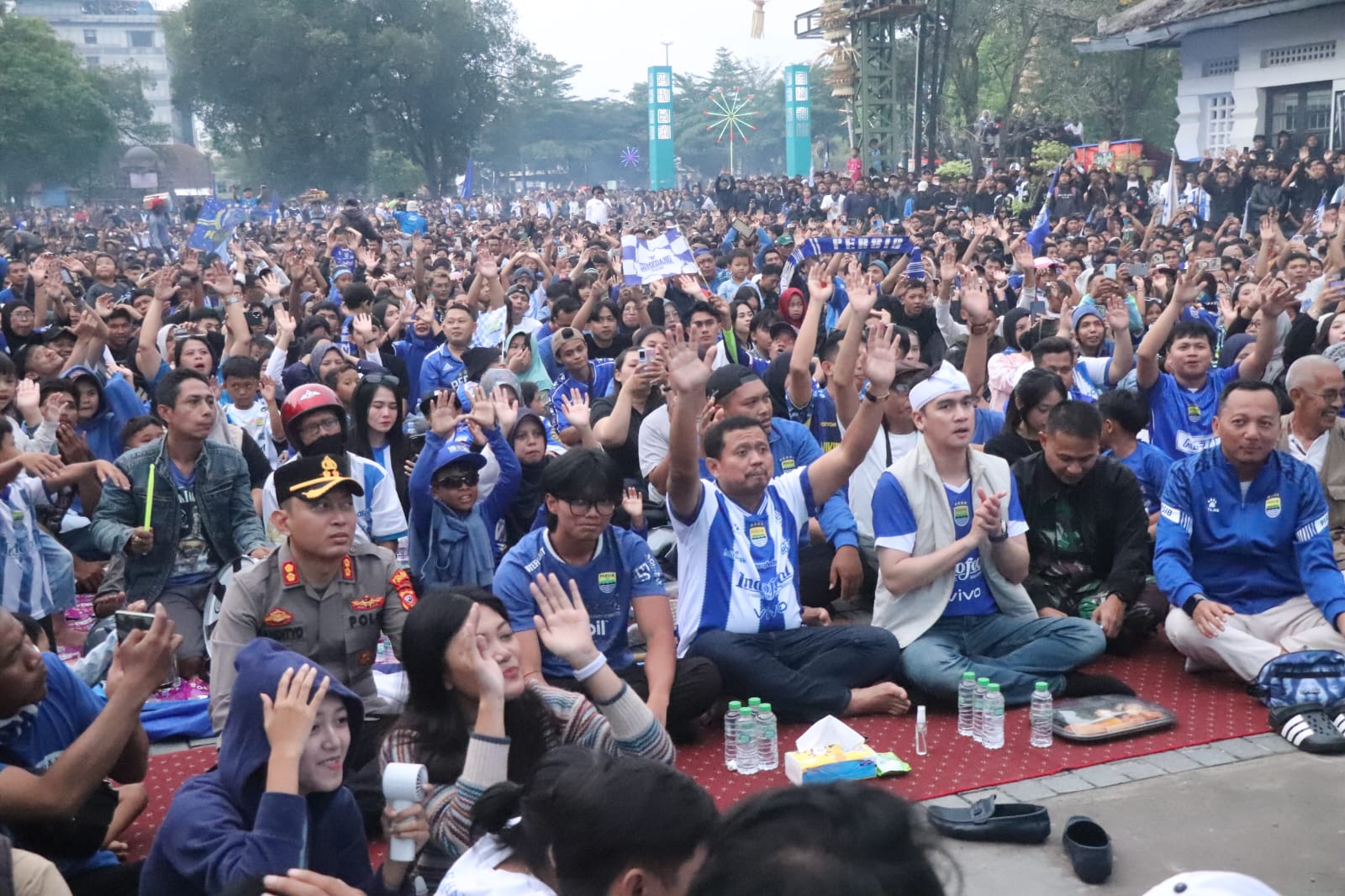 Bupati Dony Nobar Bersama Bobotoh, Persib Resmi Cetak Hattrick Juara Super League