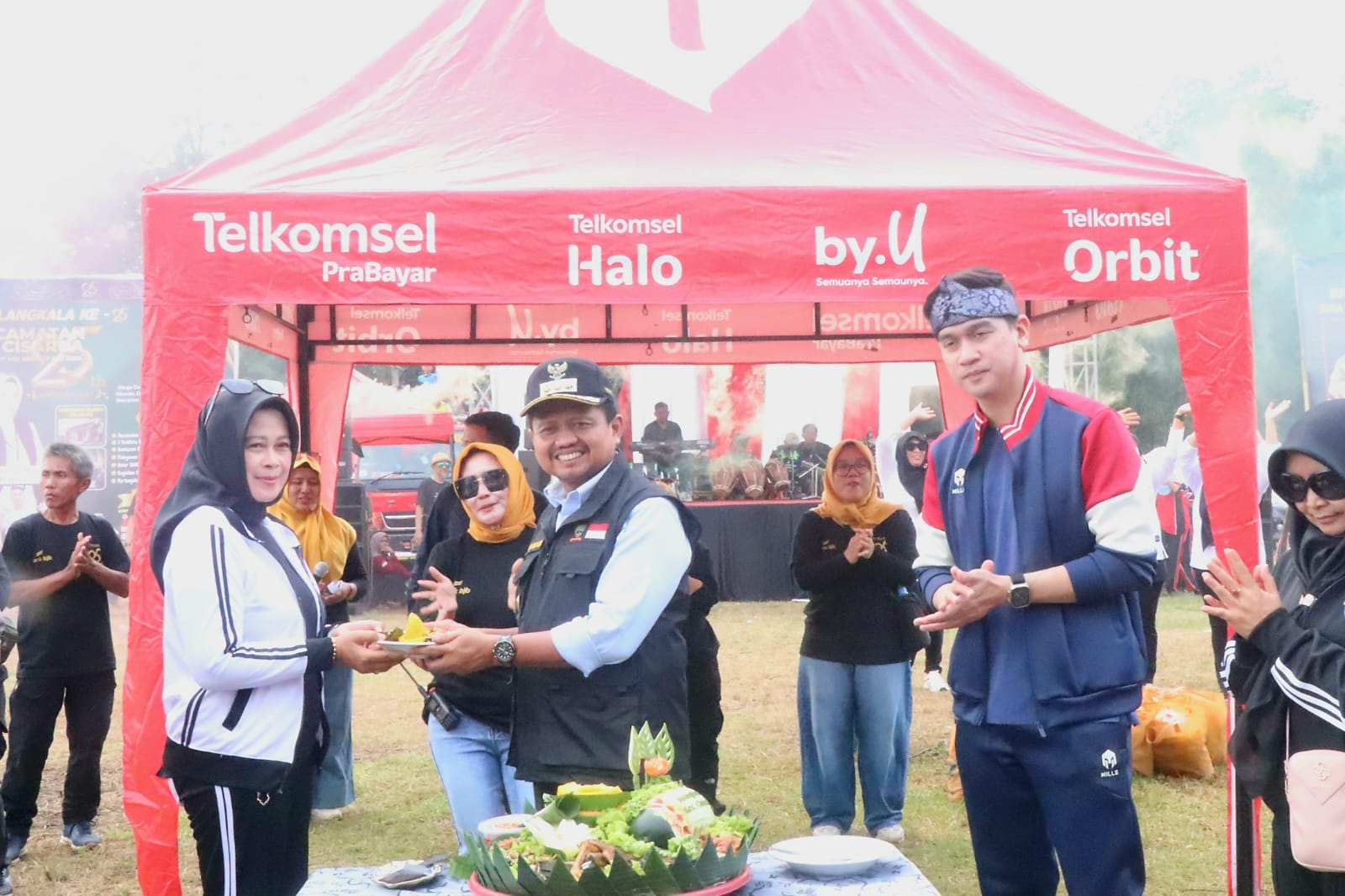 Milangkala Ke-25 Kecamatan Cisarua, Bupati Dony Ajak Semua Pihak Bersatu Atasi Kemiskinan dan Stunting
