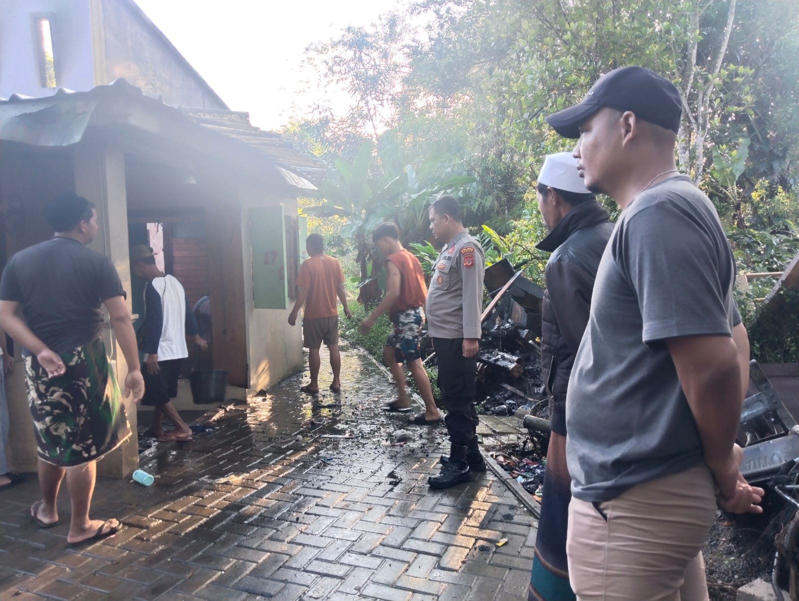 Diduga Korsleting Listrik, Rumah Guru PPPK di Cisompet Hangus Terbakar