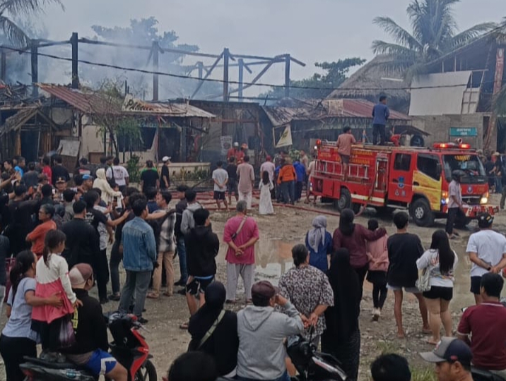 Kafe Pamugaran di Kampung Turis Pangandaran Terbakar, Damkar Sempat Kehabisan Air