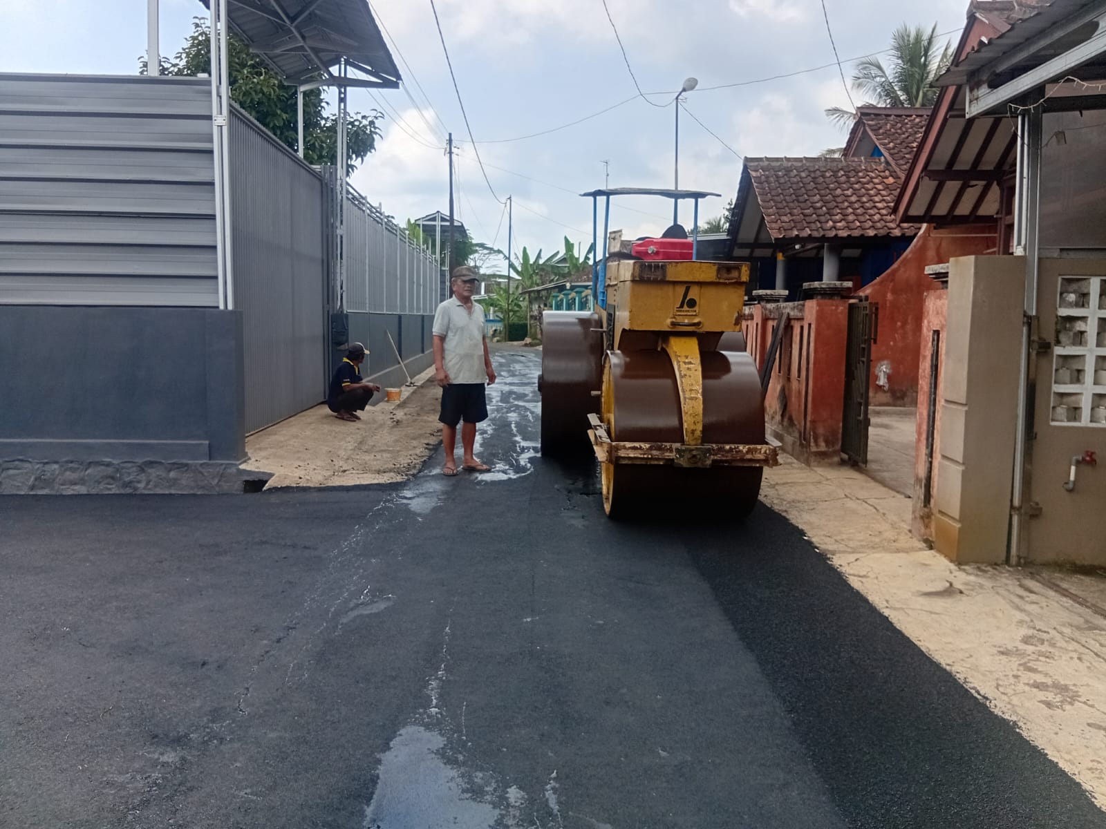 Gunakan Anggaran DD Tahun 2026, Pemdes Cineam Realisasikan Pembangunan Jalan di Dua Ke Rt an