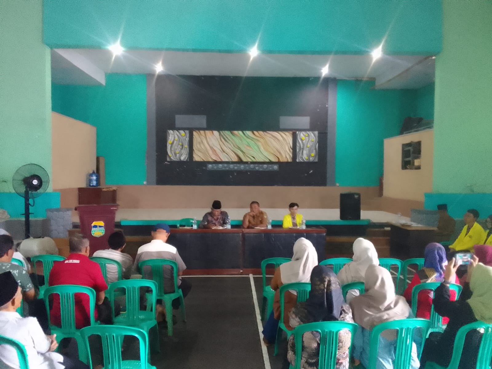 Dari Anggaran Dana Desa Tahun 2026, Pemdes Cineam Bagikan Insentif Rt/Rw dan Ketua Dkm