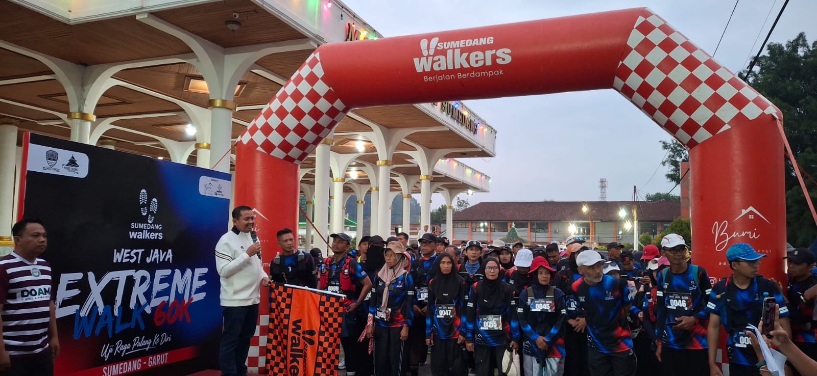 Bupati Dony Melepas Langsung 99 Peserta West Java Extreme Walk 60 Kilometer
