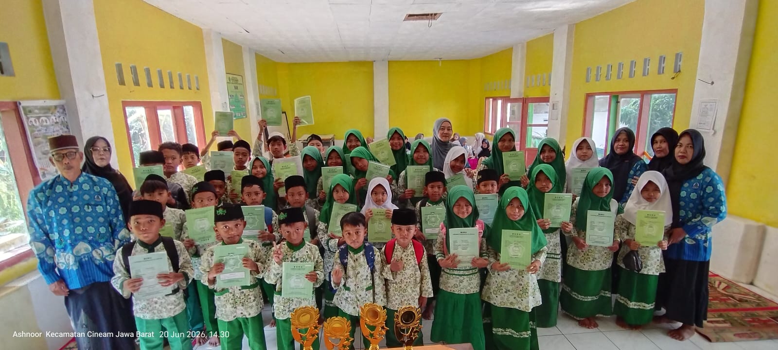 Suasana Haru dan Penuh Bahagia Warnai Pelepasan Siswa MDTU dan TKQ Al.Hidayah