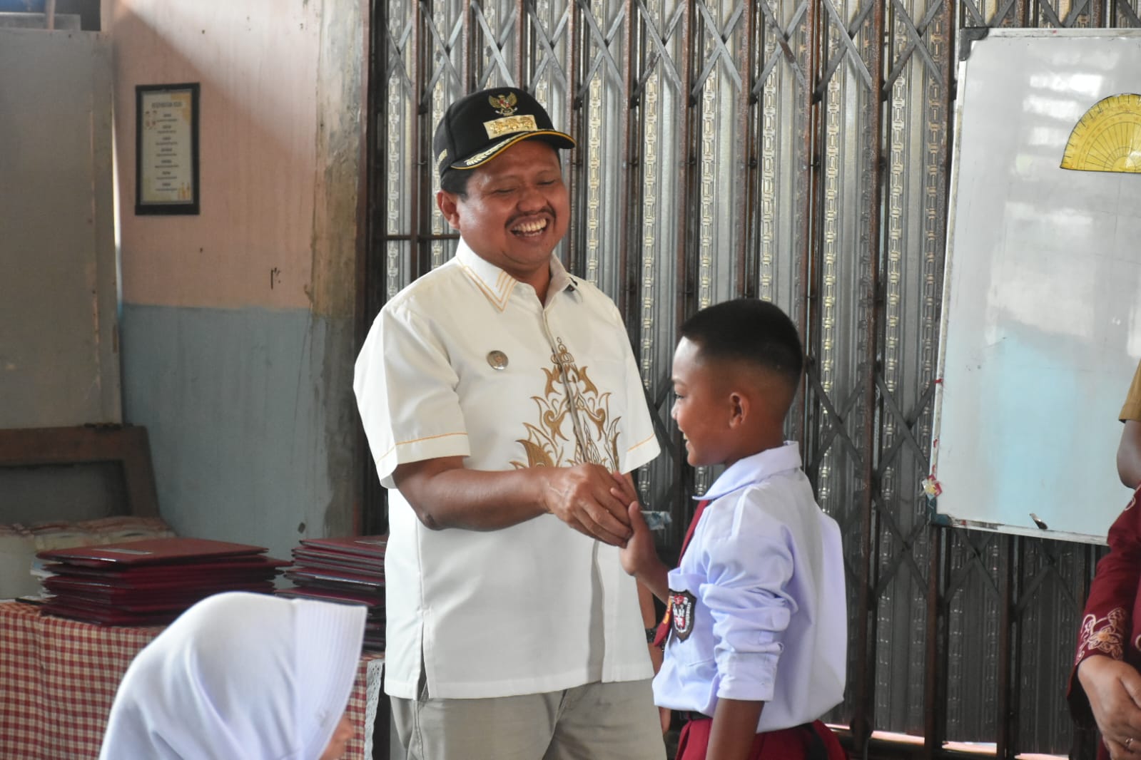 Bupati Dony Sidak SDN Sampora, Minta Revitalisasi dan Fasilitas Sekolah Dituntaskan Pekan Ini