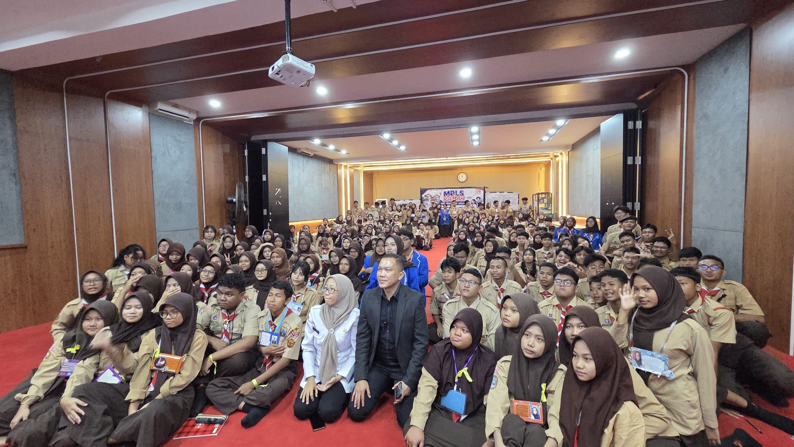 Kecanduan Game Online Mengintai Remaja, Mukhlis Syamaun Beri Warning Keras di MPLS SMKN 65