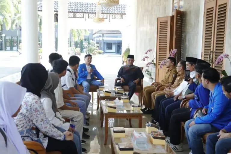 Dorong Pelajar Ciamis Kuasai Bahasa Internasional, Bupati Herdiat Lepas 10 Pelajar Ke Kampung Inggris Pare