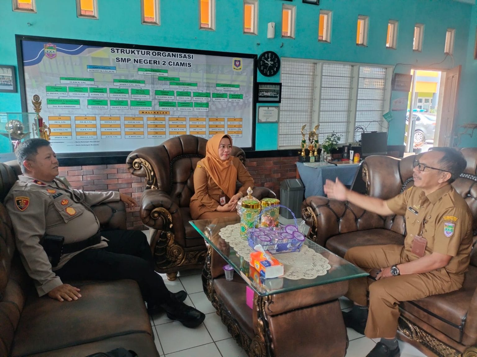 Kapolsek Datangi SMPN 2 Ciamis Perkuat Sinergitas Sekolah dan Beri Imbauan Kamtibmas