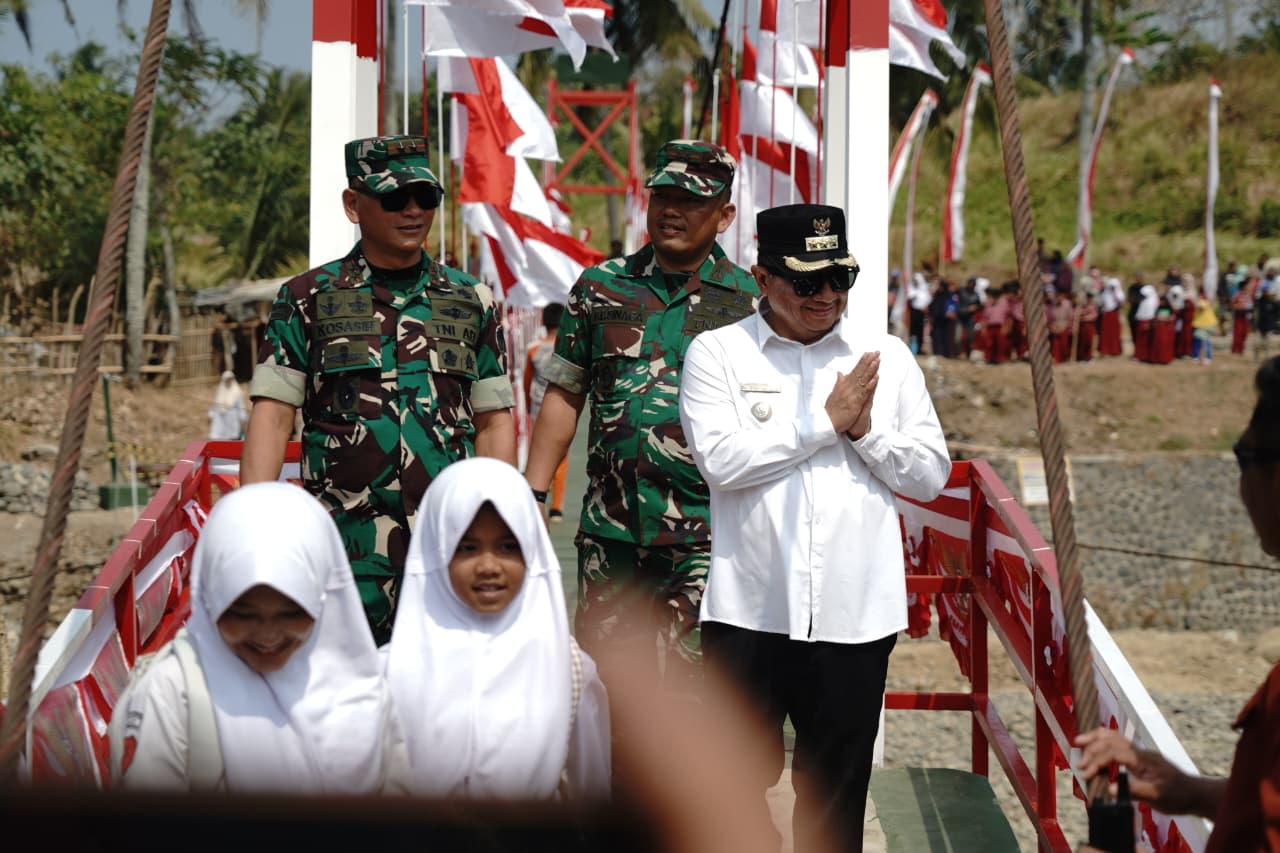 Jembatan Garuda di Pameungpeuk Garut Resmi Beroperasi